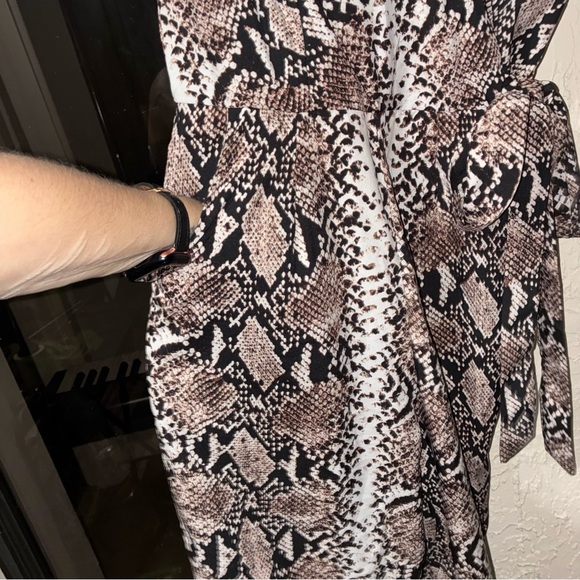 Sleeveless Snake-Print Overalls / Jumpsuit - snake 🐍 skin print With pockets - Picture 4 of 7